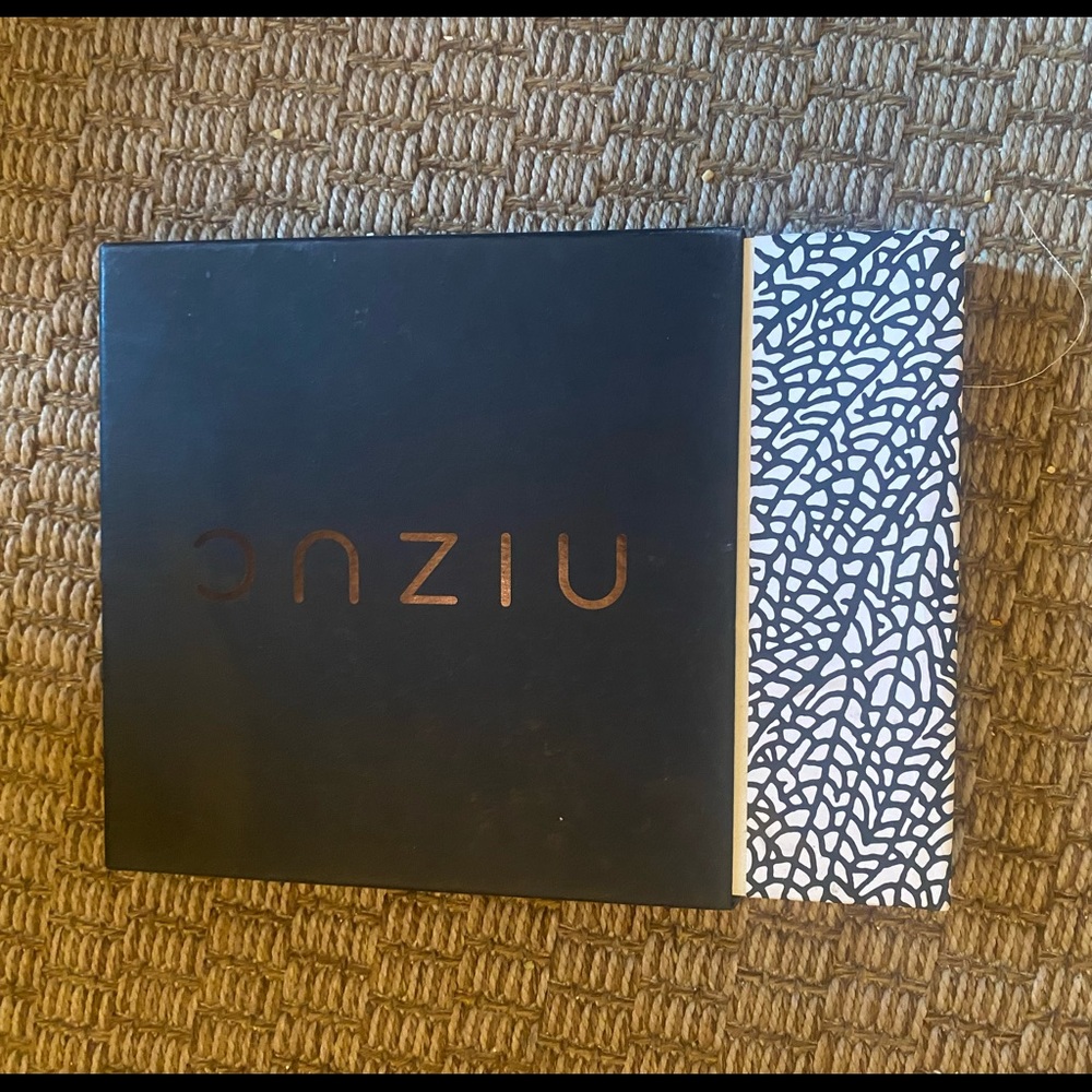 Decor- black n white art book for coffee table